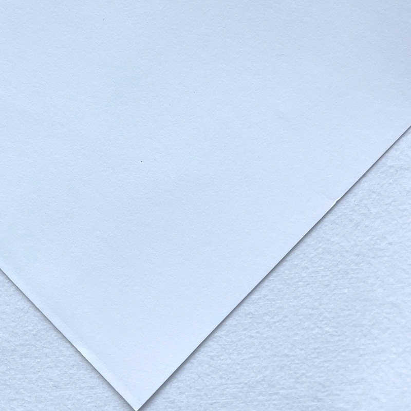 أغطية جدران مطلية باللون الأبيض من اللاتكس